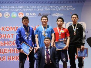 Команда Чурапчинского улуса снова выиграла чемпионат Якутии по вольной борьбе