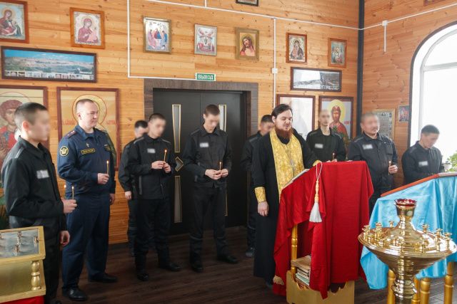 Помощник начальника УФСИН по организации работы с верующими иерей Иаков Бояркин провел молебны в православных храмах исправительных учреждений
