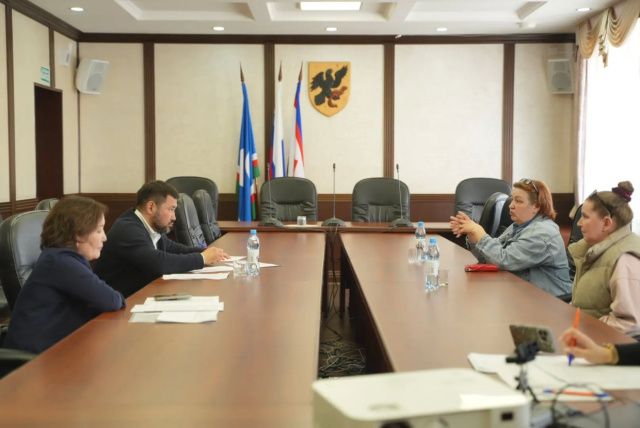 Евгений Григорьев провел личный прием граждан 4 мая