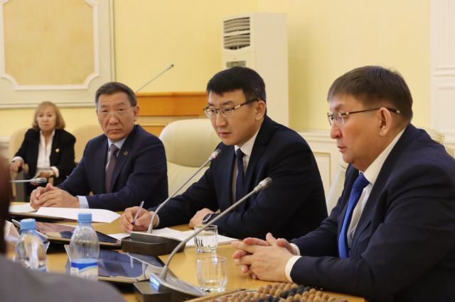 Коллективу министерства культуры и духовного развития Якутии представили нового руководителя