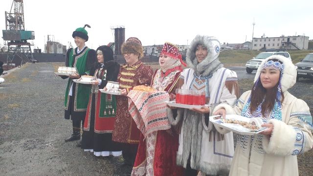 Российско-бразильский экипаж яхты «Братство» душевно встретили в Тикси