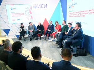 Политику Президента по развитию Дальнего Востока обсудили на выставке «Россия»