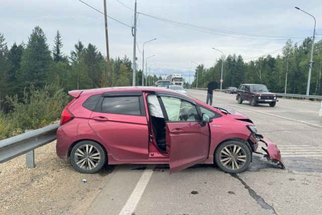 Трех человек госпитализировали после ДТП в Алданском районе Якутии