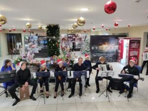 Семейный отдых под звуки народных инструментов 