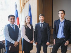 Сардана Авксентьева и Владимир Федоров провели открытые уроки в школах Якутска