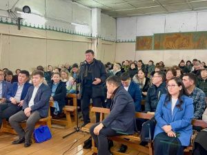 Кирилл Бычков в рамках отчета правительства работает в Алданском районе