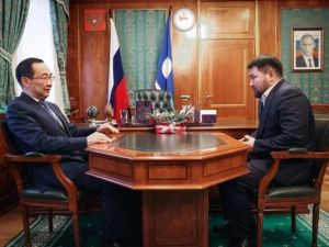 Айсен Николаев поручил мэру Якутска уделять повышенное внимание работе общественного транспорта и коммунальных служб 