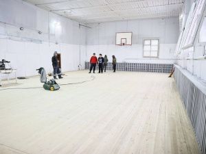Обновленный спортзал сдадут к началу учебного года в коррекционной школе Олекминска