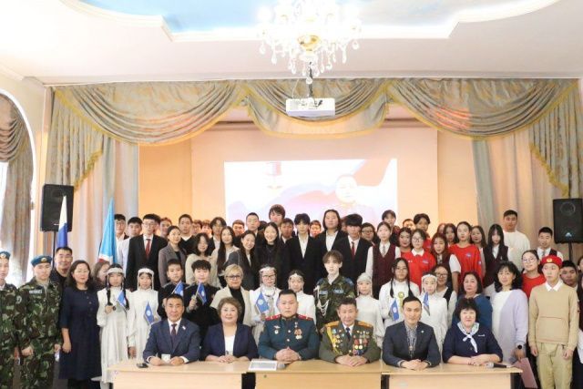 Герой России Родимир Максимов провел «Урок мужества» в одной из школ Якутска