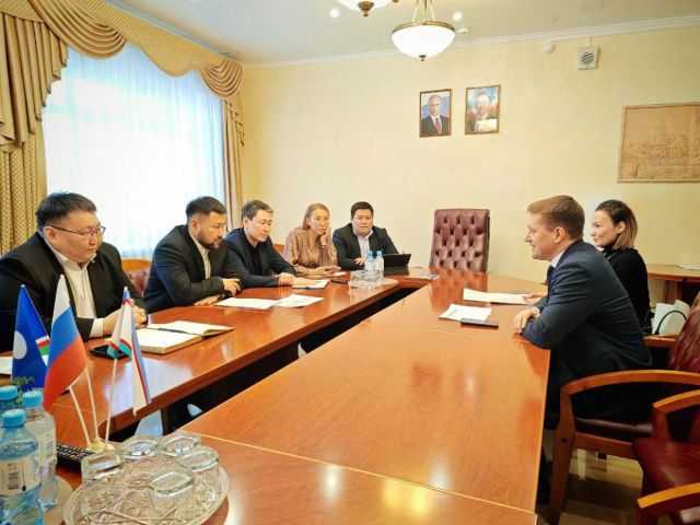 Мэр Якутска встретился с министром промышленности и геологии республики