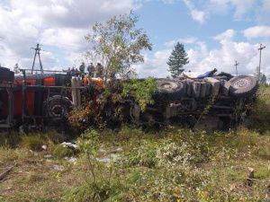 В Ленском районе опрокинулся большегруз: Водитель погиб на месте происшествия
