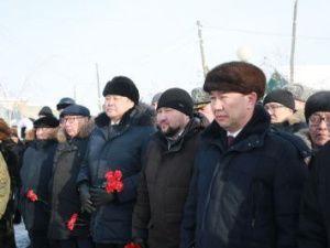 В Якутске возложили цветы в честь 80-летия со дня героического сражения на озере Ильмень