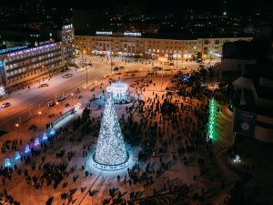 В Якутске зажгли огни первой новогодней ёлки