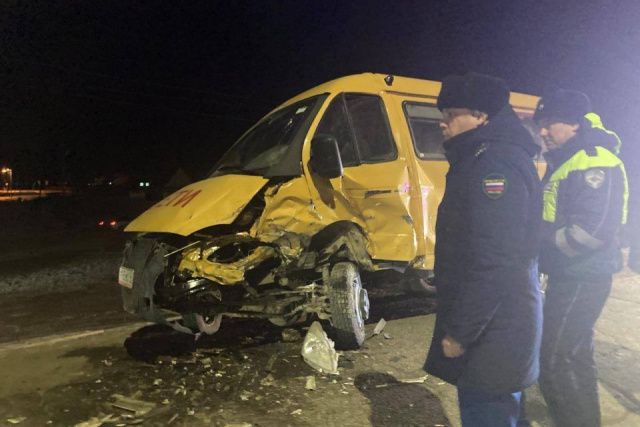 В Тулагино произошло ДТП с микроавтобусом, в котором находилось восемь детей UPD