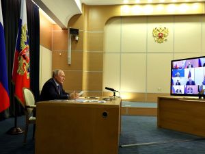 Владимир Путин : «Предстоит построить мост через реку Лену в районе Якутска, мы давно об этом говорим»