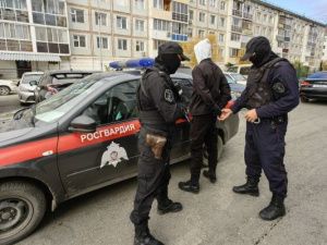 В салоне автомашины были обнаружены пневматический пистолет и бейсбольная бита