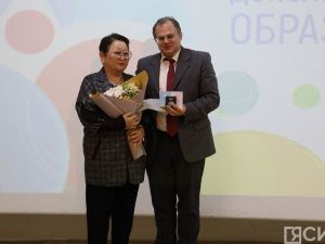В Якутске вручили государственные награды ко Дню педагога дополнительного образования