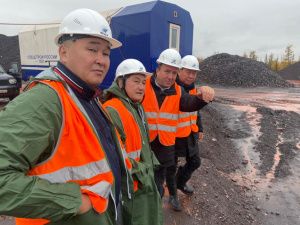 Джулустан Борисов посетил энергетические и промышленные объекты в Нерюнгринском районе