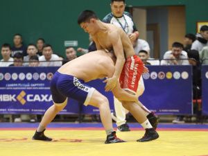 Абсолютными чемпионами Якутии по хапсагаю среди юниоров стали Сергей Николаев и Андриан Ленский