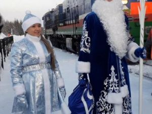Железнодорожники поздравили пассажиров с Новым Годом!