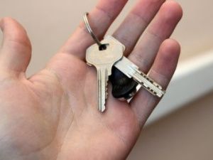 Мужчина нашел ключи и обокрал квартиру