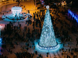 В Якутске зажгли огни первой новогодней ёлки