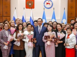 Более 30 жительниц Якутии награждены знаком «Мать-героиня»