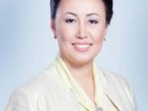 Поздравляет Алевтина Эверстова - председатель постоянной комиссии Якутской городской Думы по предпринимательству, промышленности, торговле, транспорту и инновациям