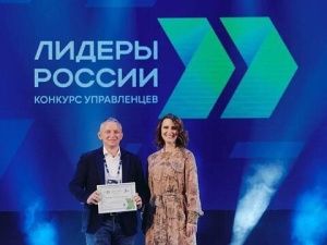 Якутия гордится: Айсен Николаев поздравил Сергея Андреевского с победой в окружном финале «Лидеров России»