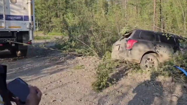 Якутские полицейские помогли водителю вылетевшей в кювет "Тойоты"