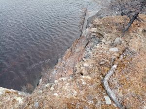 В Томпонском районе молодая женщина погибла, сорвавшись со скалы