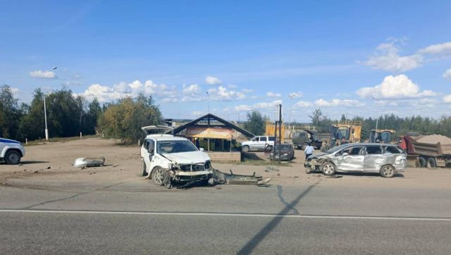 В Якутске пьяный водитель с ребенком в салоне выехал на встречную полосу и устроил ДТП с двумя пострадавшими
