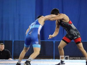 Якутский борец Николай Охлопков сразится в финале турнира памяти Бесика Кудухова