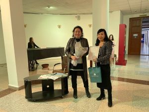 Вдохновляют скалы: в Якутске открылась выставка художника Ирины Мекумяновой