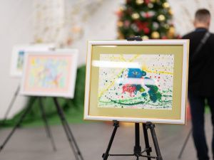 11 детских картин продали за четверть миллиона рублей на благотворительном аукционе в Якутии