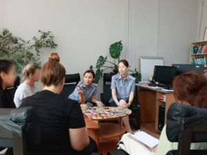 В уголовно-исполнительной инспекции с осуждёнными женщинами проведено занятие с использованием метафорических карт 