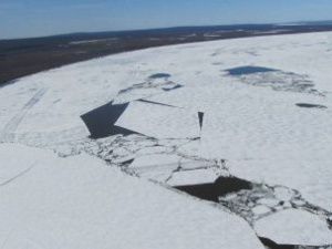 МЧС РФ: ледоход на реке Лене в Якутии на особом контроле