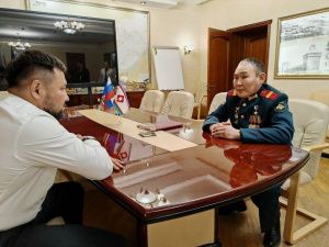 Глава Якутска поздравил с днем рождения Героя России Андрея Григорьева