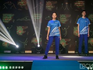 Очертания крыла стерха нанесли на экипировку участников эстафеты огня VIII игр «Дети Азии»