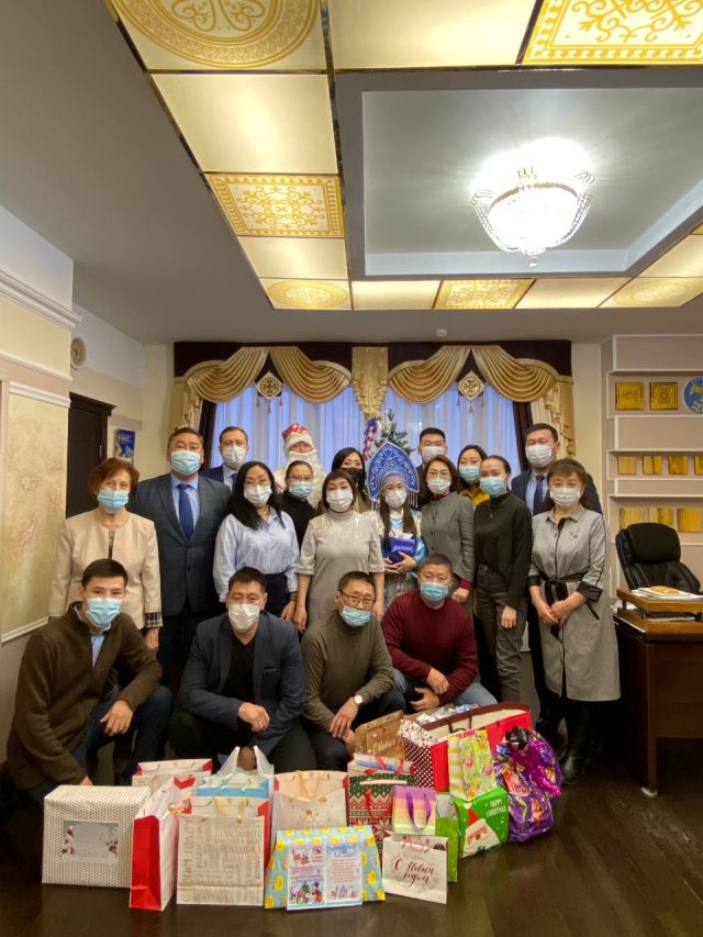 Коллектив районной администрации присоединился к акции «Елка Добра»