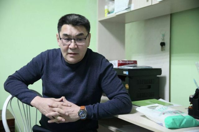 Житель Якутска потратил миллионы на абсолютно чужих людей