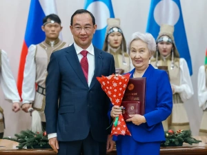 Айсен Николаев вручил якутянам государственные награды