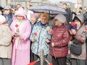 В Якутске возложили цветы в память об окончании Второй мировой войны