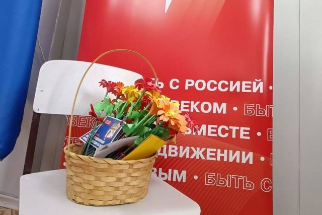 Фотофакт: в селе Намцы школьники провели акцию «Поздравляем работающих женщин»