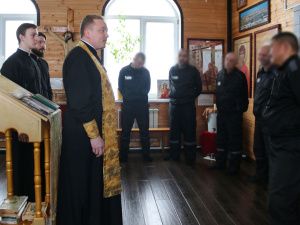 В день великого праздника Покрова Пресвятой Богородицы в православном храме исправительной колонии № 1 проведено богослужение