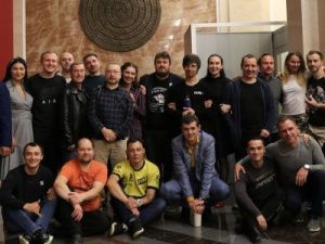 Театр алкогольного абсурда: что происходит с мирнинской драмой?