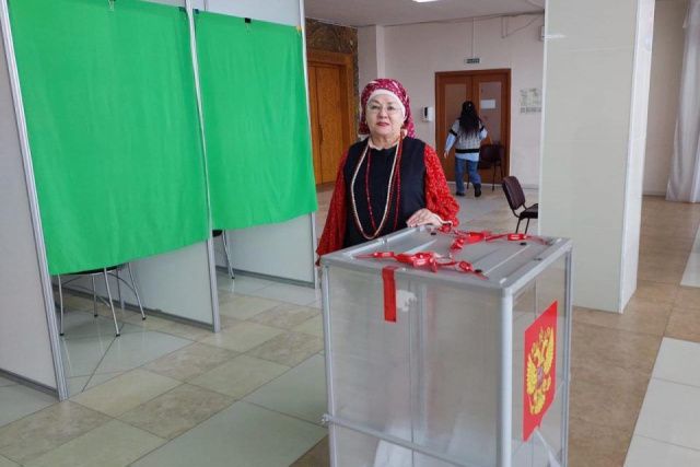 Национальные и культурные общины Якутии голосуют на выборах президента России