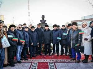 В Якутии торжественно открыли Казанский сквер и памятник поэту Мусе Джалилю