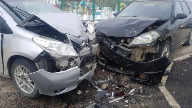 При столкновении двух иномарок в Якутске пострадала пассажирка