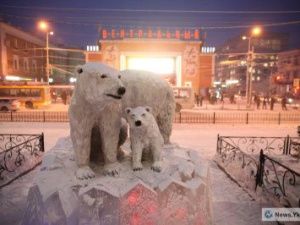 В центре Якутска появились снежные фигуры белых медведей